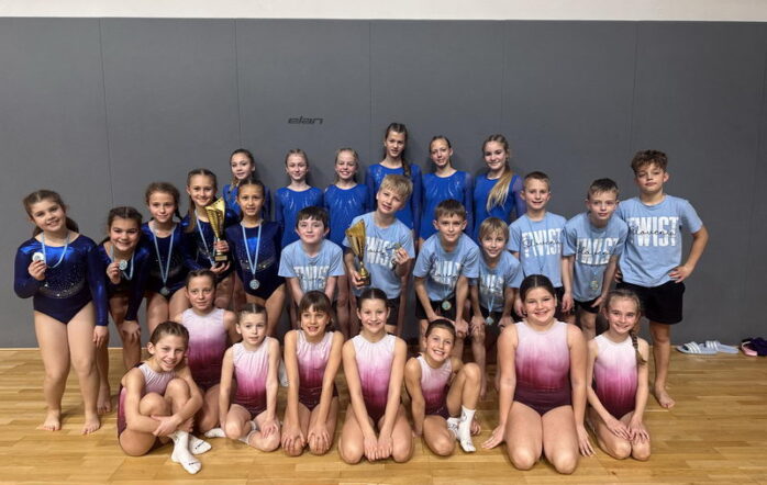 Za nami je še eno izjemno uspešno državno prvenstvo v skokih na mali prožni ponjavi, kjer so naši mladi gimnastičarji ponovno dokazali svojo vztrajnost, predanost in odlične rezultate. Naši tekmovalci pa so se domov vrnili odličnimi dosežki.